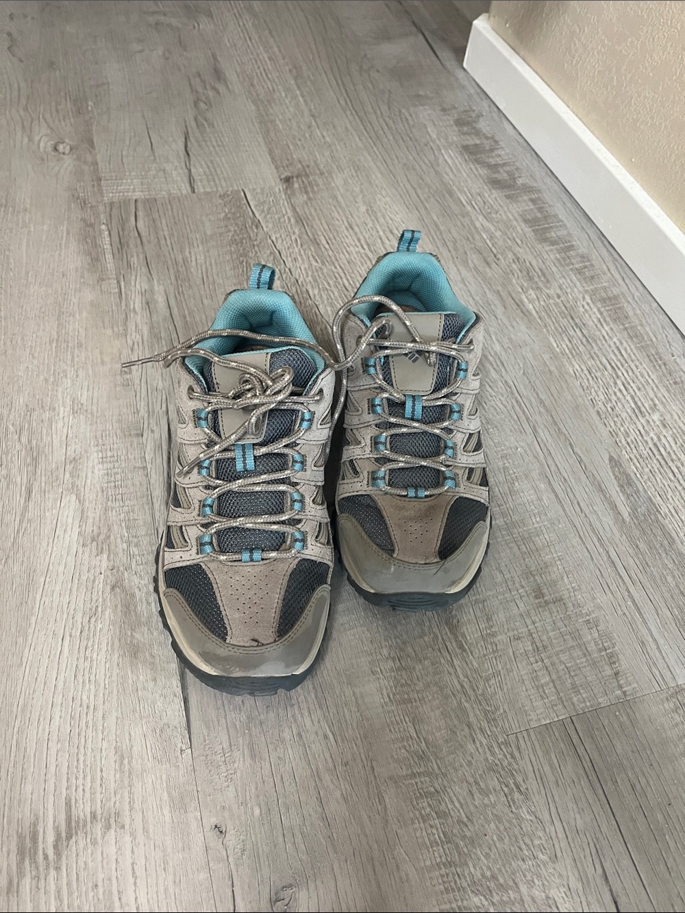Columbia Crestwood Neutral Gray and Teal Trail Sneakers
